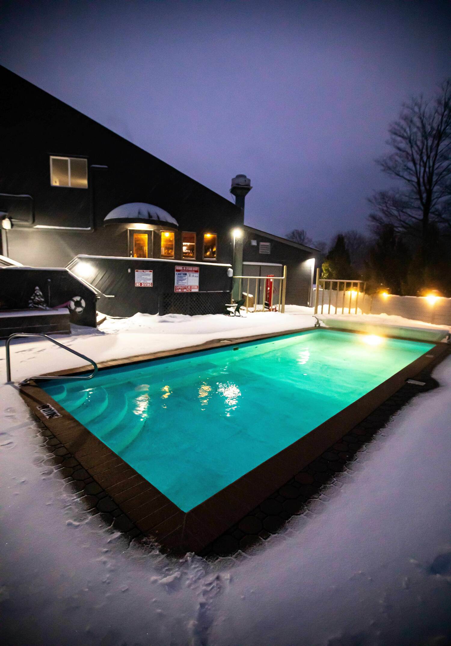 Mountain Inn at Killington - Outdoor Heated Pool in Winter