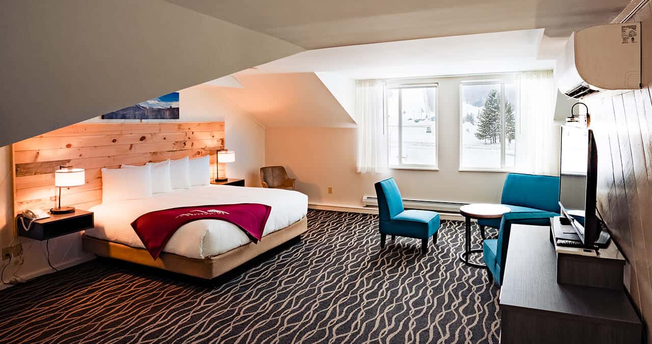 Mountain Inn at Killington - Penthouse Room with King Bed