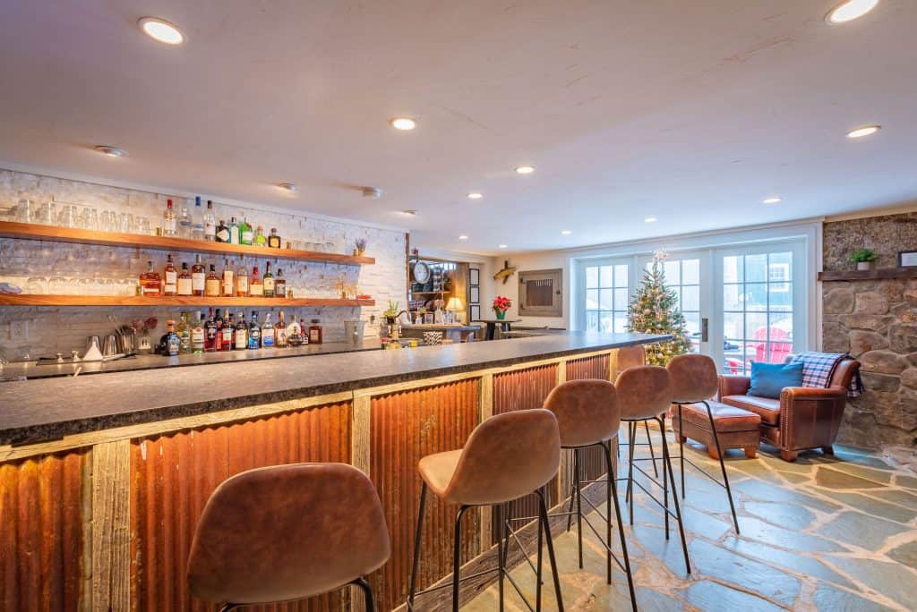 Barnstead Inn - Stonewall Tavern Bar and Restaurant