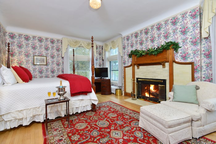 Wilburton Inn - Bedroom with Champagne and Fireplace