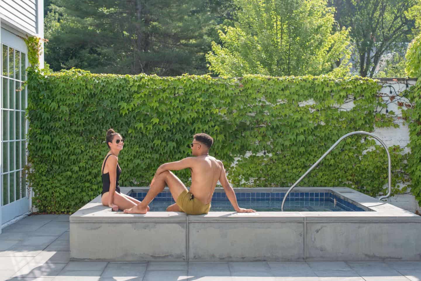 Woodstock Inn - Spa Outdoor Hot Tub with Guests