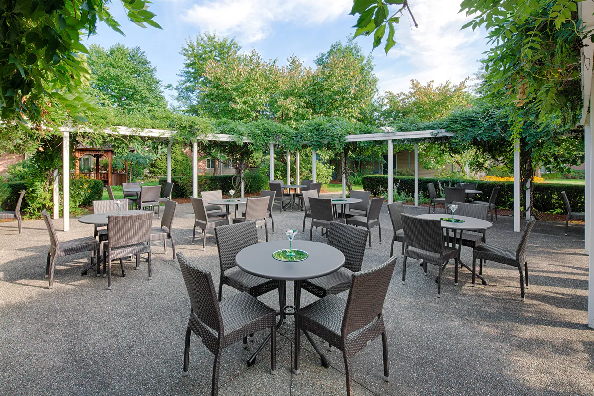 Delta Hotels by Marriott Burlington - Summer Courtyard with Tables and Chairs