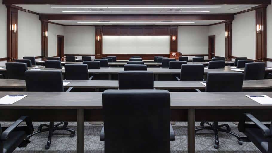 DoubleTree by Hilton Burlington - Ampitheater Meeting Room