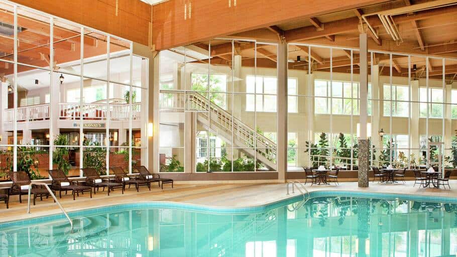 DoubleTree by Hilton Burlington - Indoor Pool