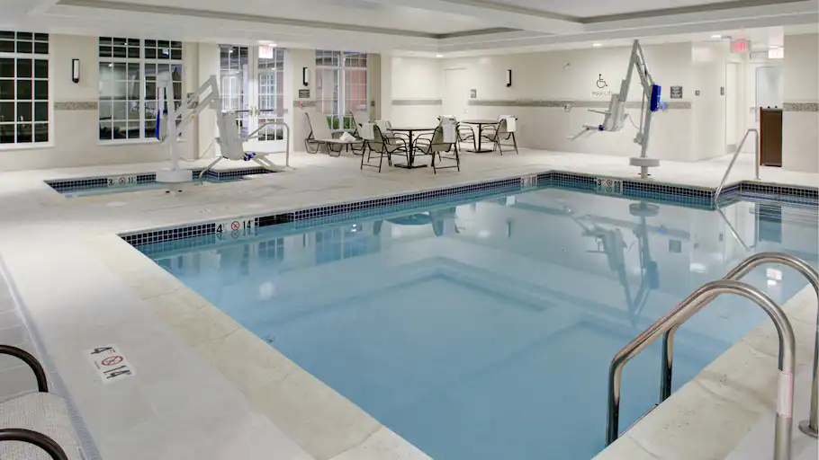 Hampton Inn Manchester - Indoor Pool