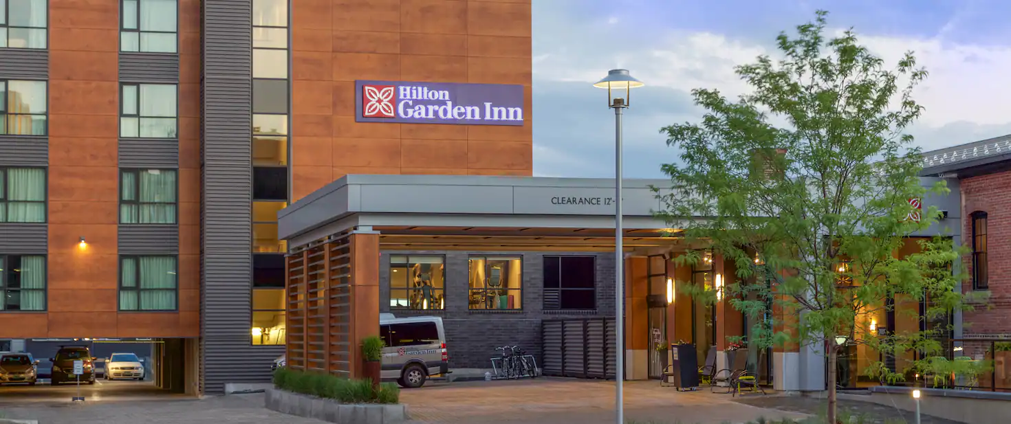 Hilton Garden Inn Burlington Downtown - Summer Entrance Exterior