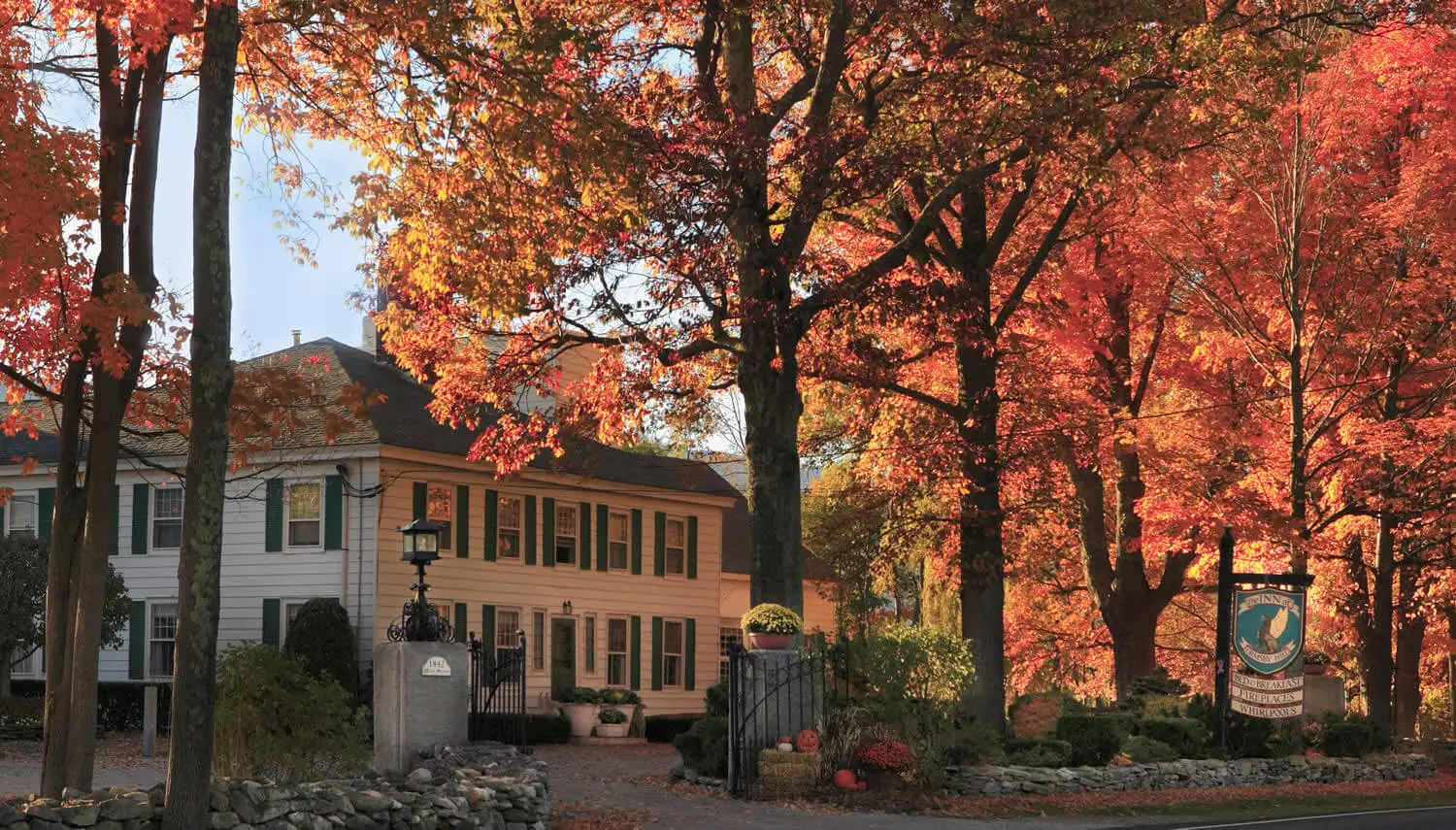 Inn at Ormsby Hill - Fall Entrance Exterior