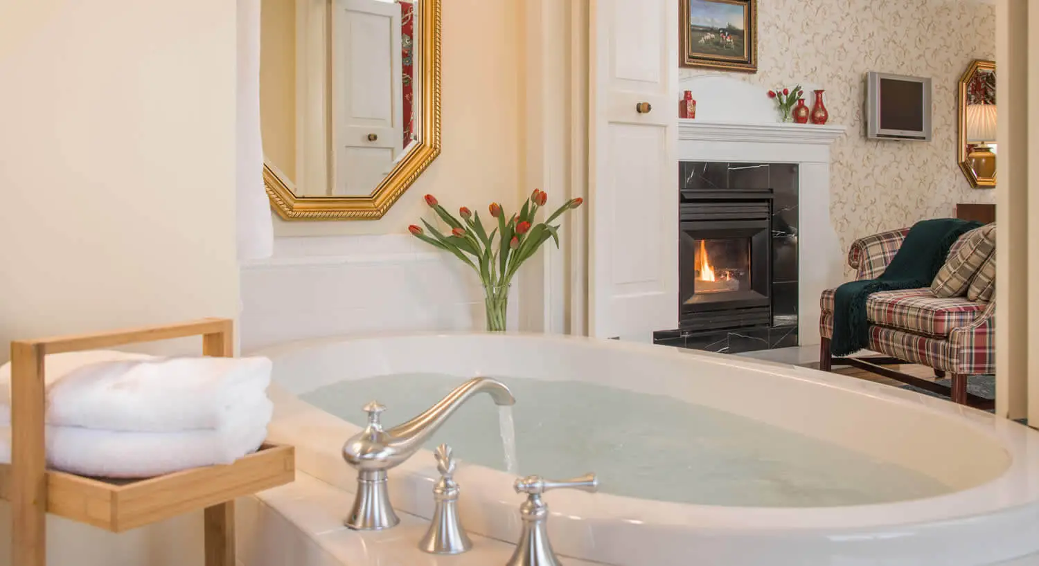 Inn at Ormsby Hill - Lincoln Room with Bath and Fireplace