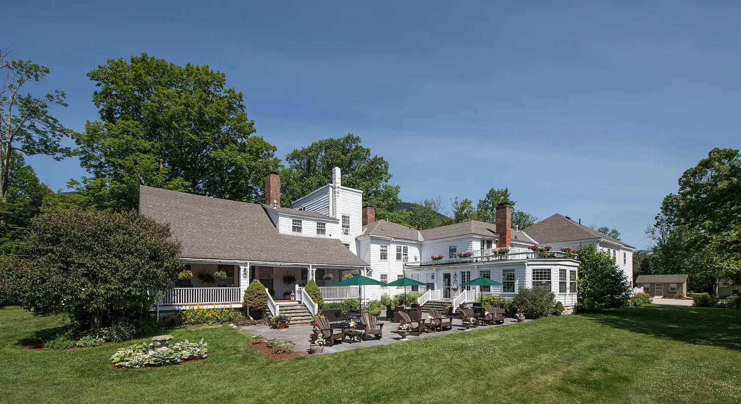 Inn at Ormsby Hill - Summer Patio with Furniture