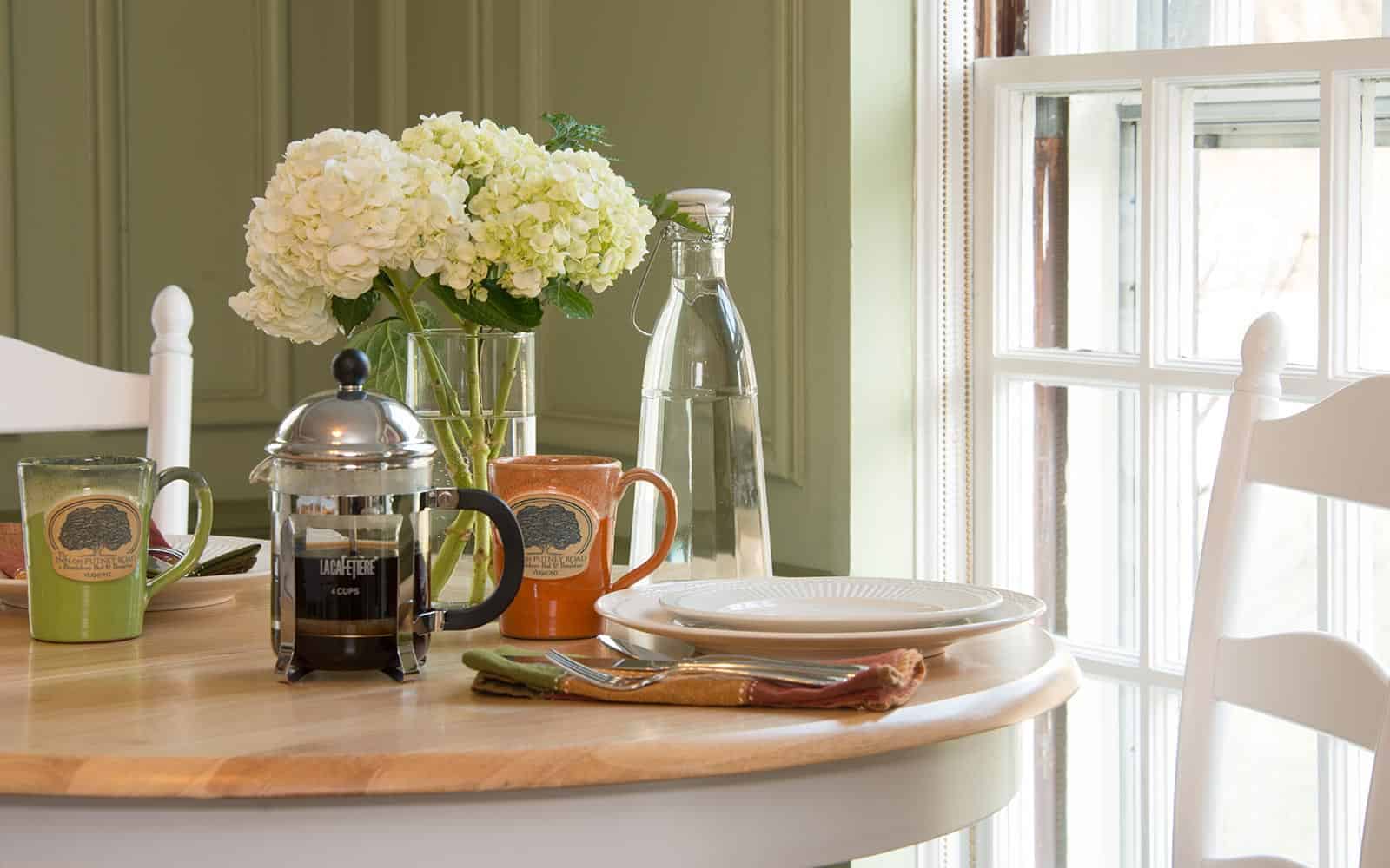 Inn on Putney Road - Breakfast Table with Coffee