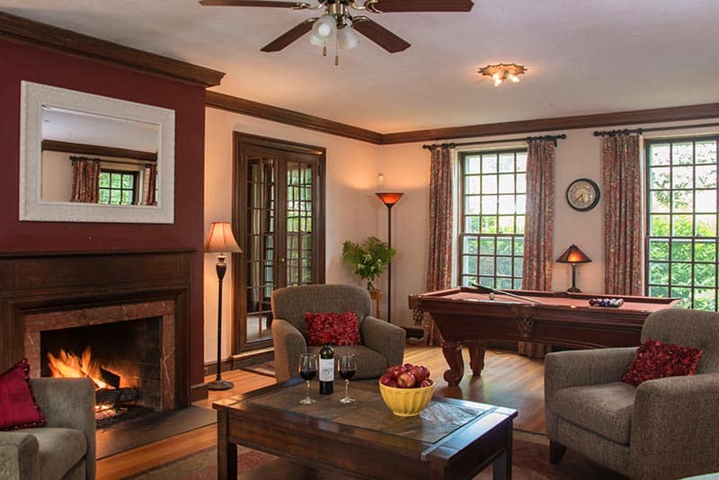 Inn on Putney Road - Guest Living Room with Fireplace and Billiard Table