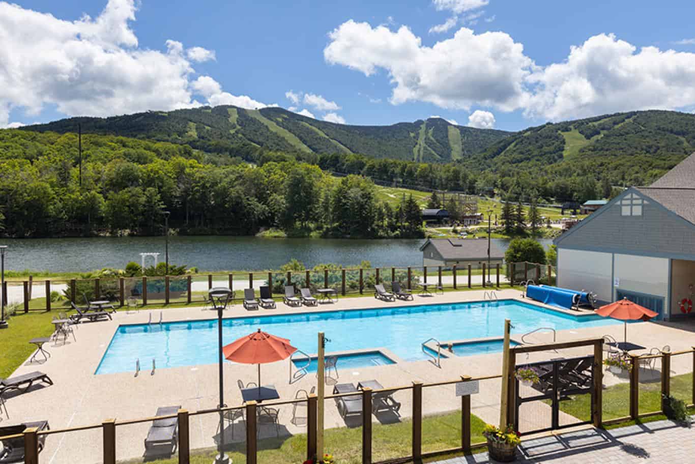 Killington Grand Resort Hotel - Outdoor Pool with Mountain View