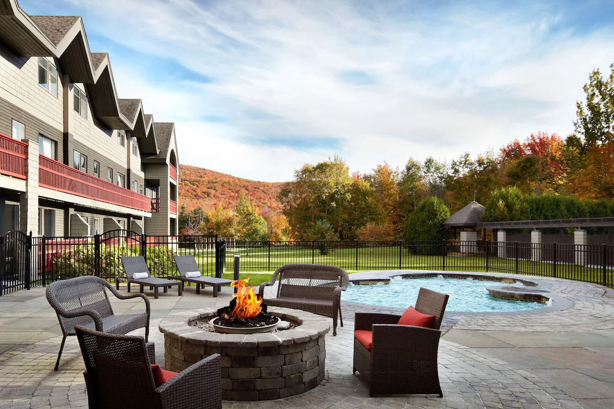 Killington Mountain Lodge - Fall Outdoor Hot Tub and Firepit