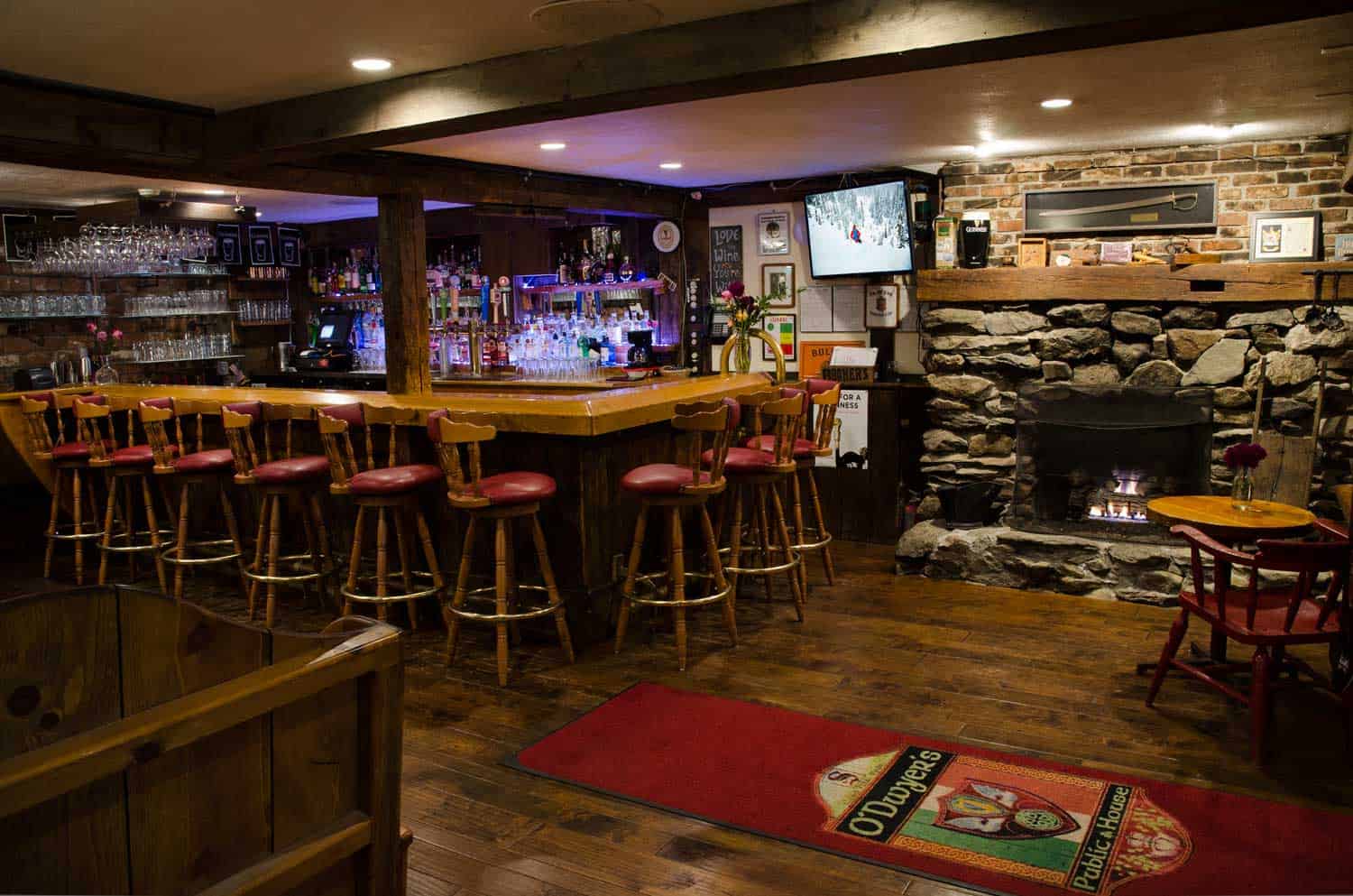 Summit Lodge - Odwyers Pub Bar with Fireplace