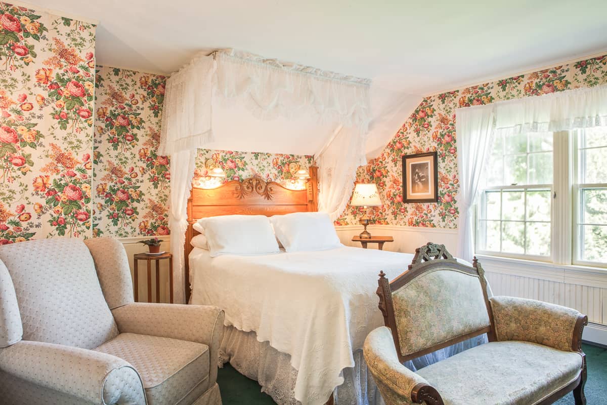 West Mountain Inn - Queen Room with Lace Canopy