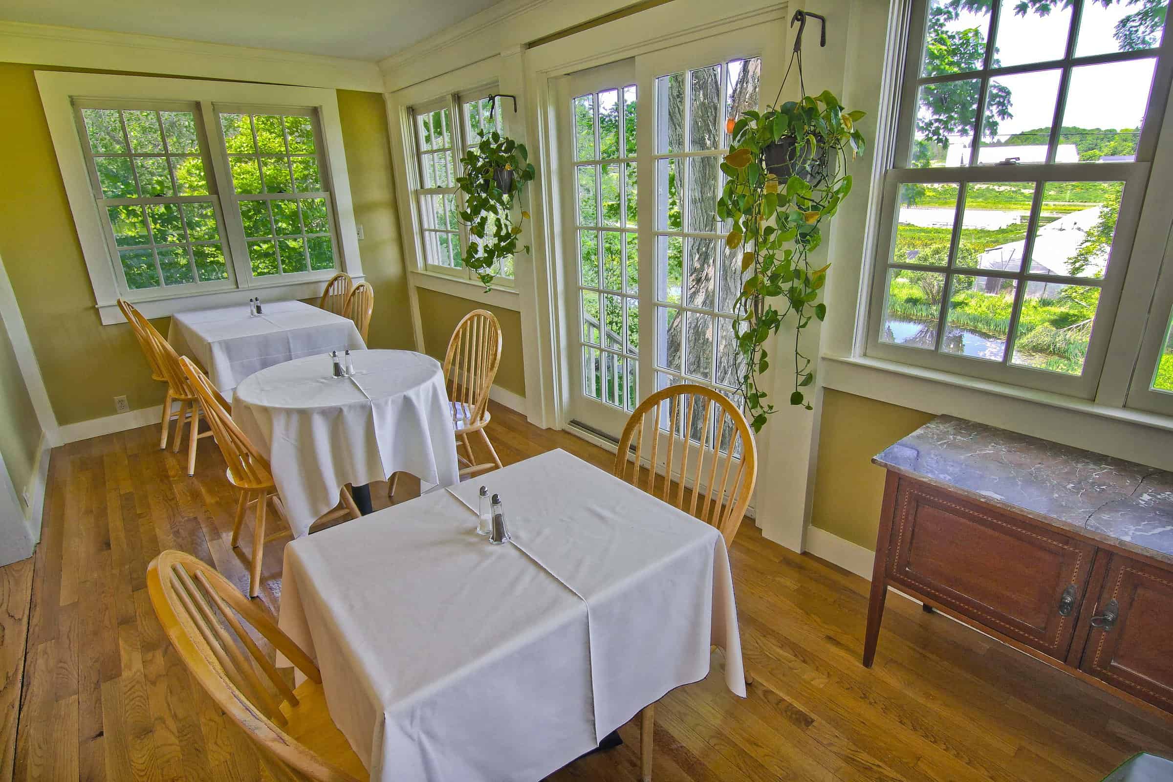 1824 House Inn + Barn - Breakfast Porch