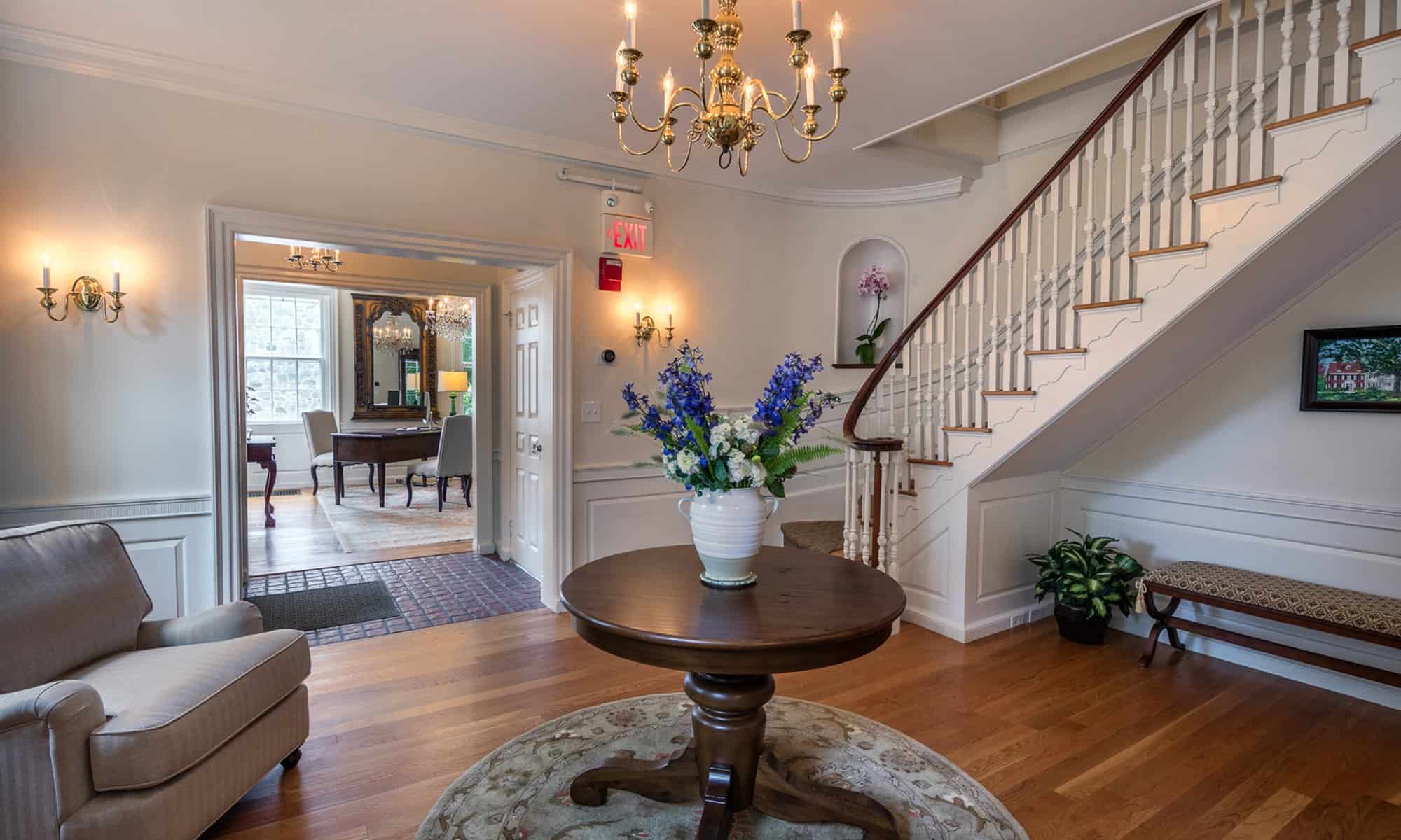 Blue Horse Inn - Foyer with Staircase