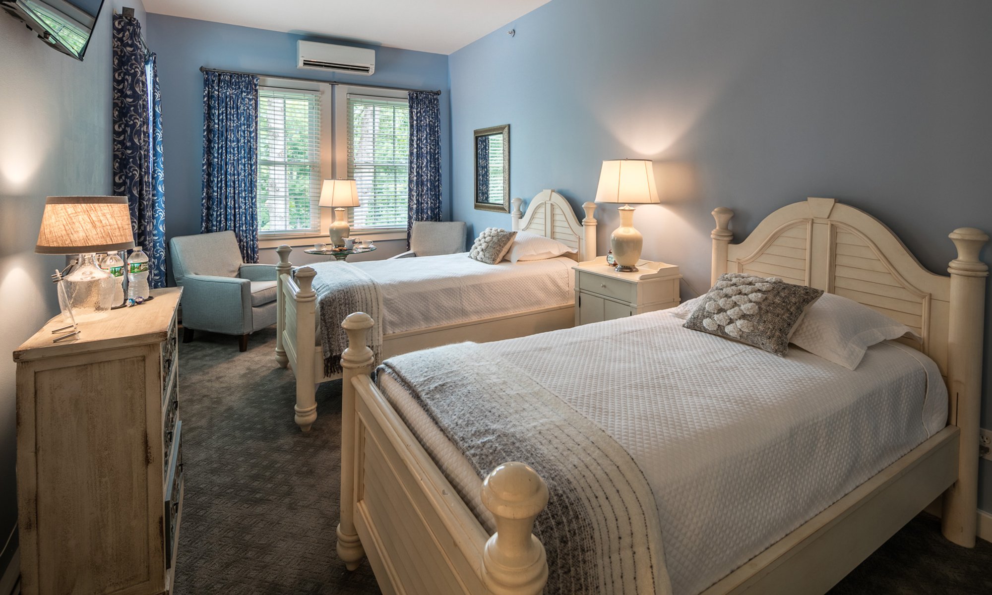 Blue Horse Inn - Two Twin Beds