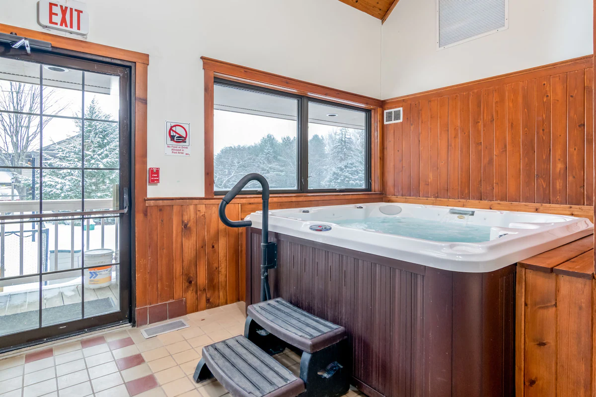 Gray Fox Inn - Indoor Hot Tub