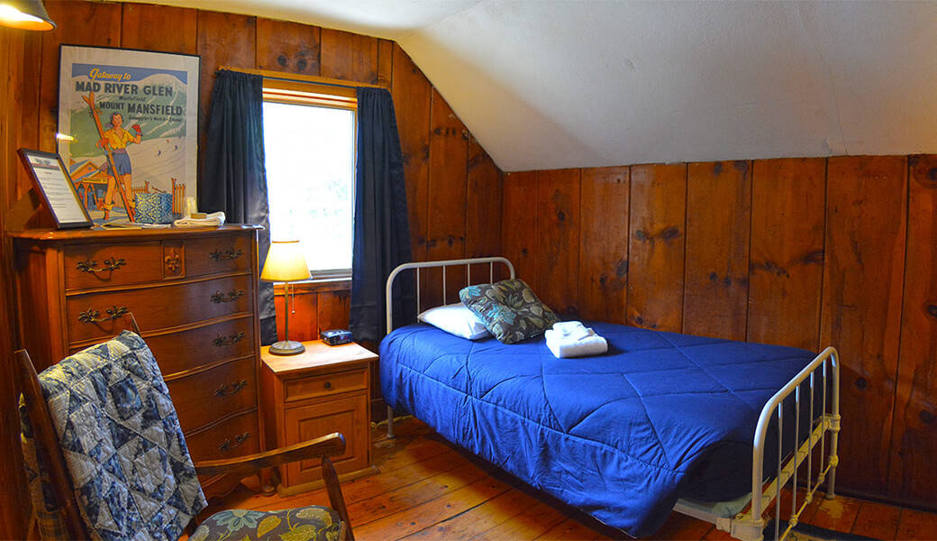 Hyde Away Inn - Twin Bed