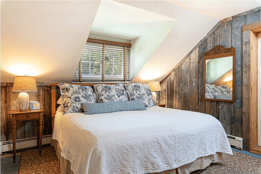 Inn at Weathersfield - Upper Falls King Bed