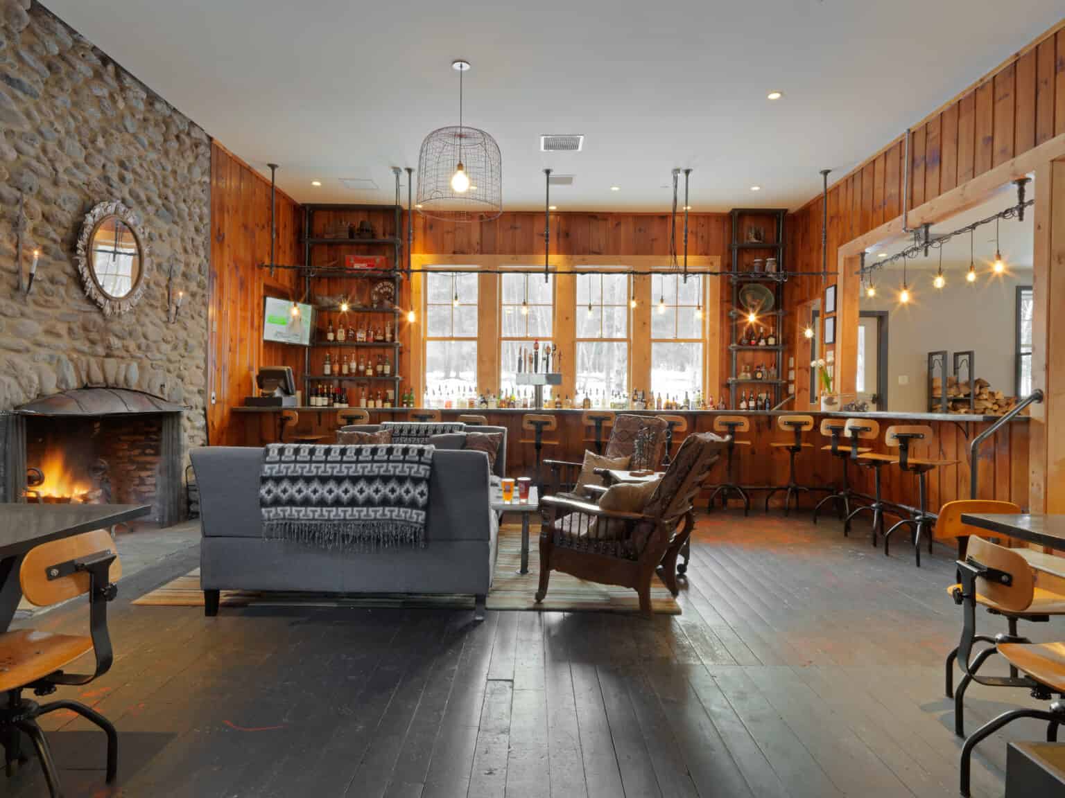 Mad River Barn - Tavern and Lounge