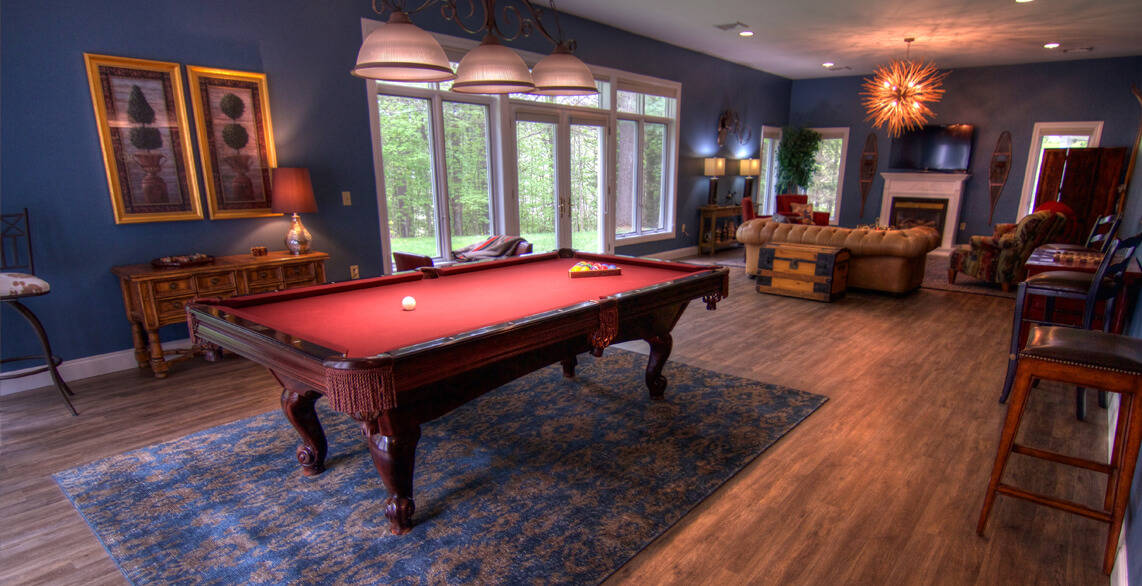 Stone Hill Inn - Common Room with Billiard Table