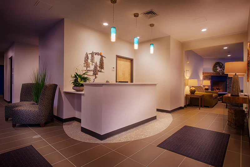 Sun & Ski Inn and Suites - Front Desk