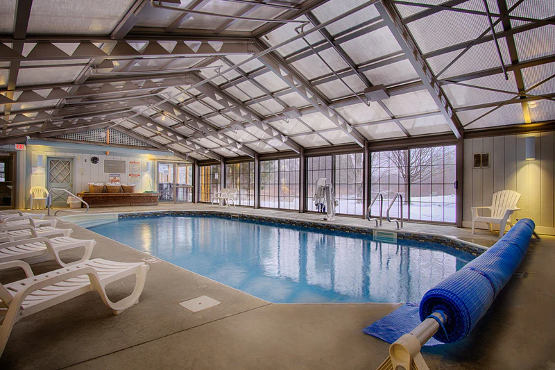 Sun & Ski Inn and Suites - Indoor Pool