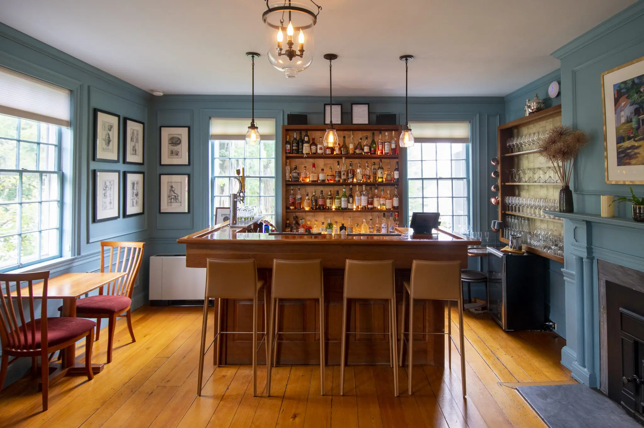 Swift House Inn - Bar with Stools