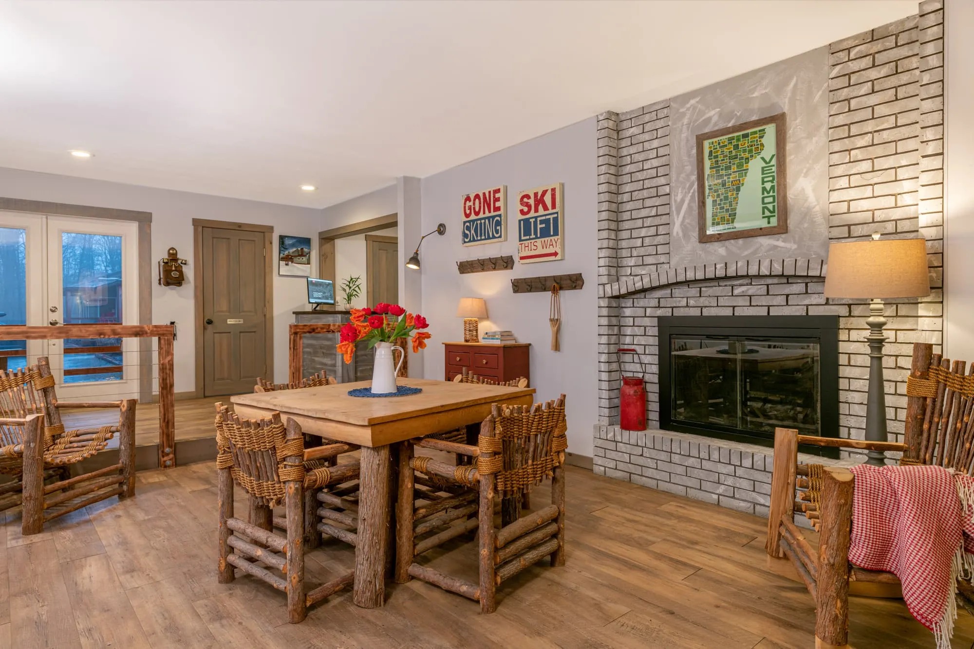 Warren Lodge - Lobby with Fireplace