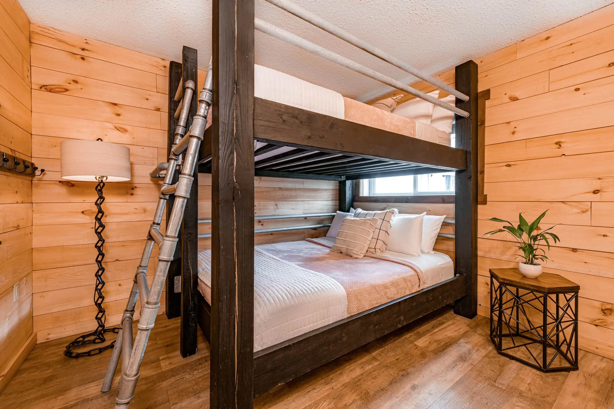 Warren Lodge - Queen Bunk Beds