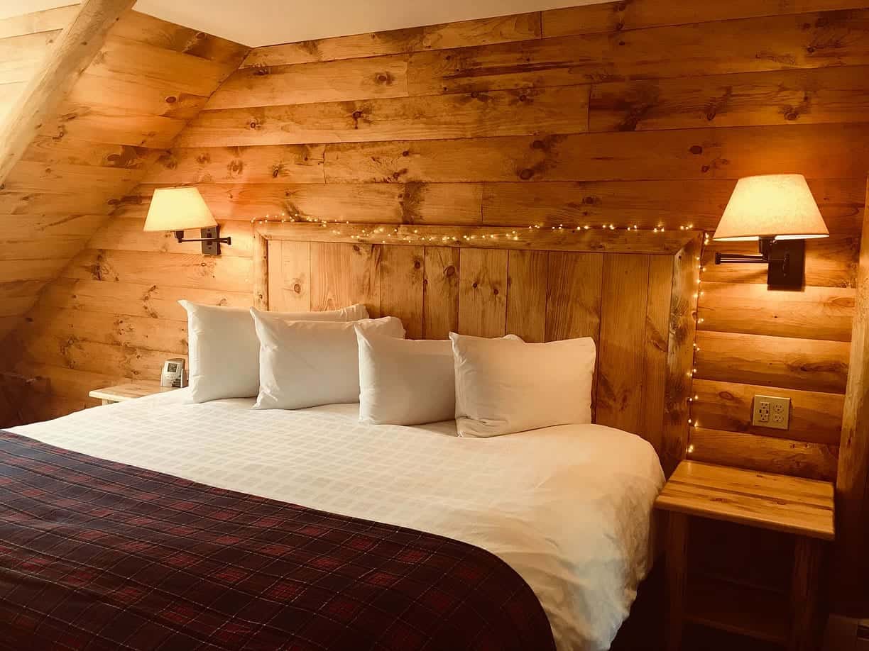 Woodstocker B&B - King Bed with Fairy Lights