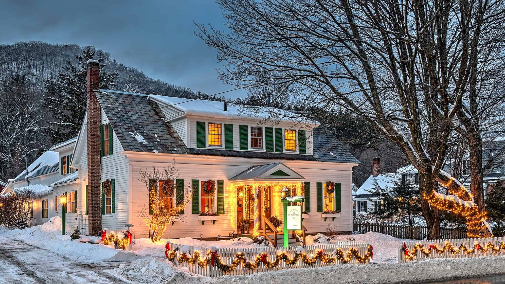 Woodstocker B&B - Winter Exterior Entrance with Sign and Holiday Lights