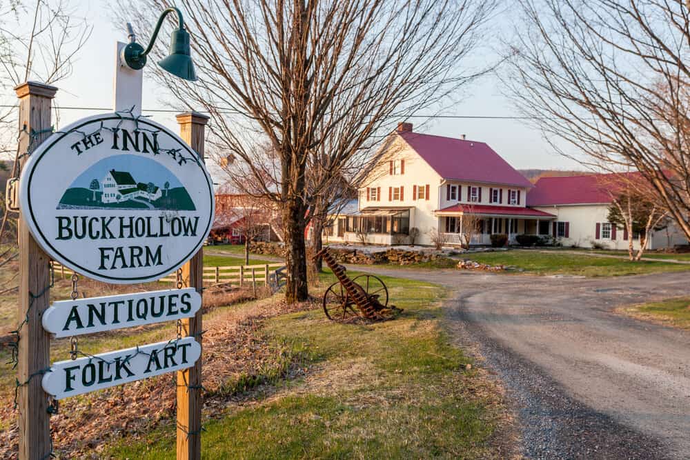 Inn at Buck Hollow - Fall Exterior Entrance with Sign