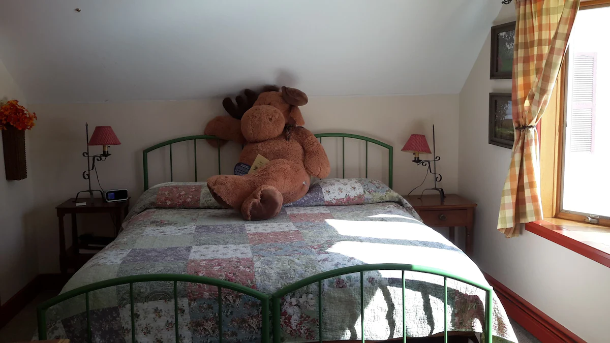 Inn at Buck Hollow - King Bed with Moose