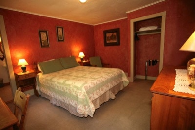 Inn at Long Trail - Queen Bed