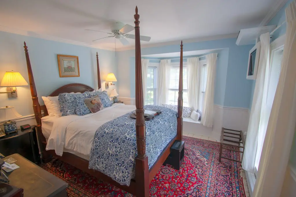 Phineas Swann Inn & Spa - Four Poster King Bed