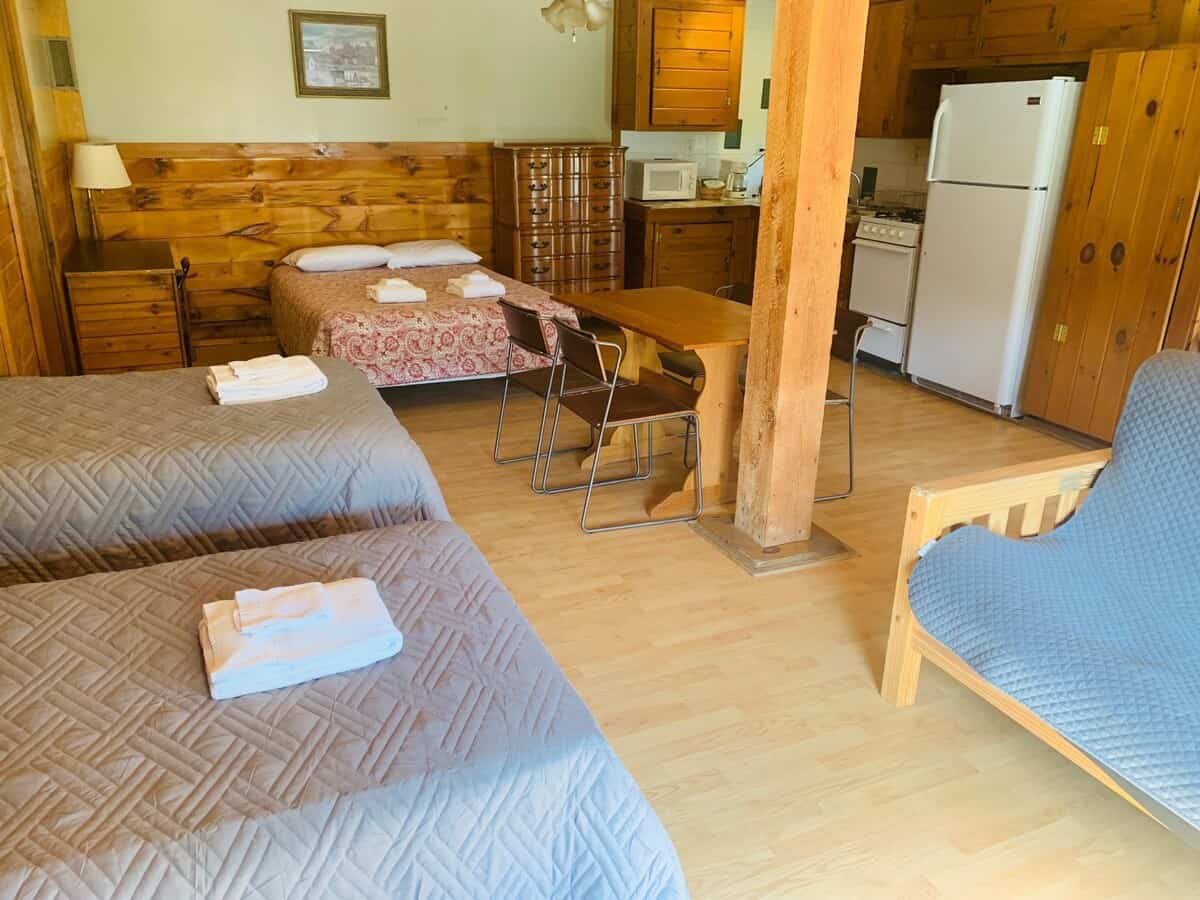 Pine Crest - Two Twin Beds One Double Bed and Futon with Kitchen
