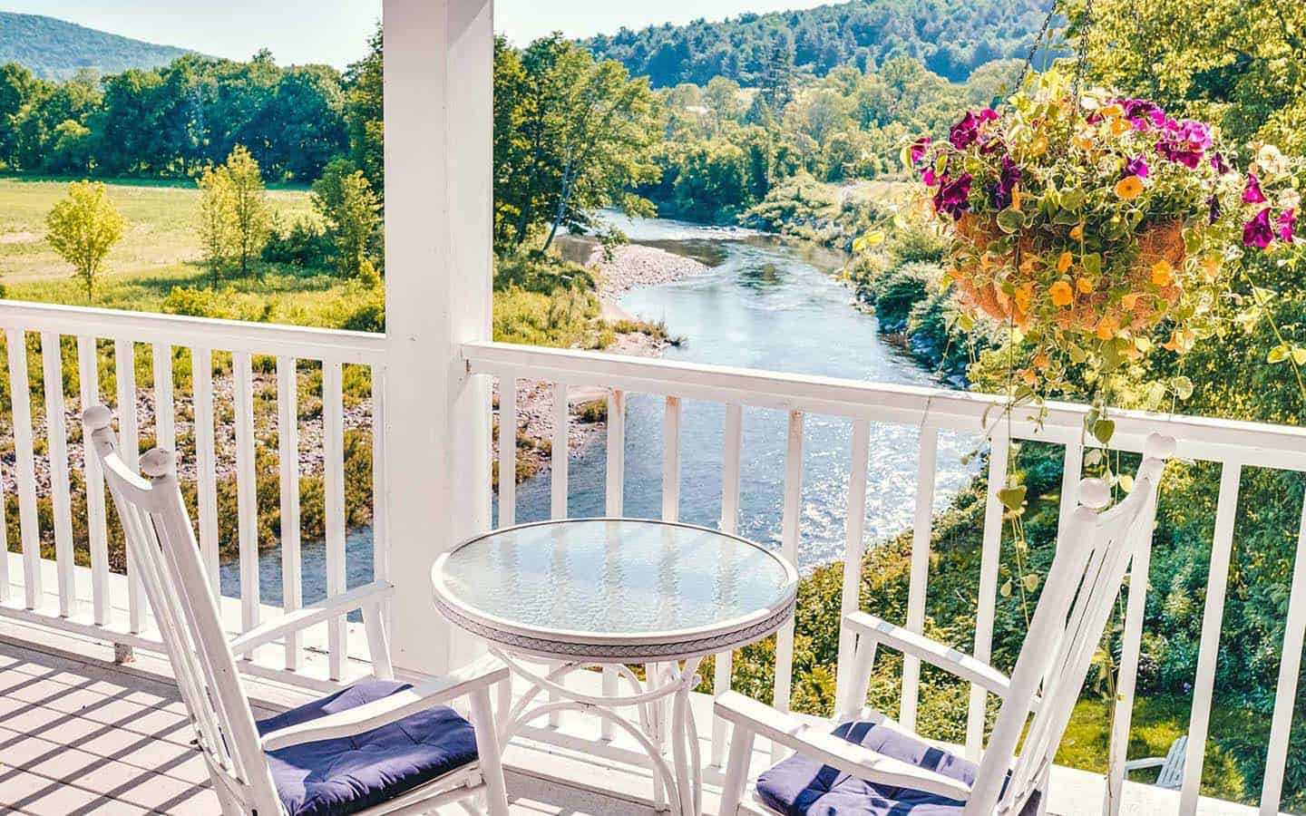 Shire Woodstock - Summer Balcony with River View