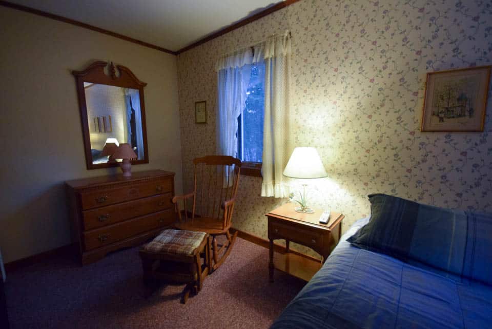 Stowe Cabins in the Woods - Bedroom with Rocking Chair