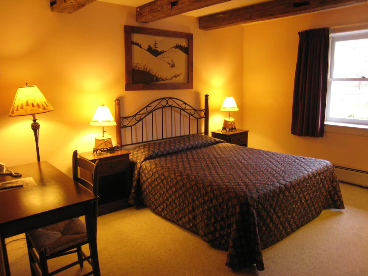 Sugar Lodge at Sugarbush - Double Bed