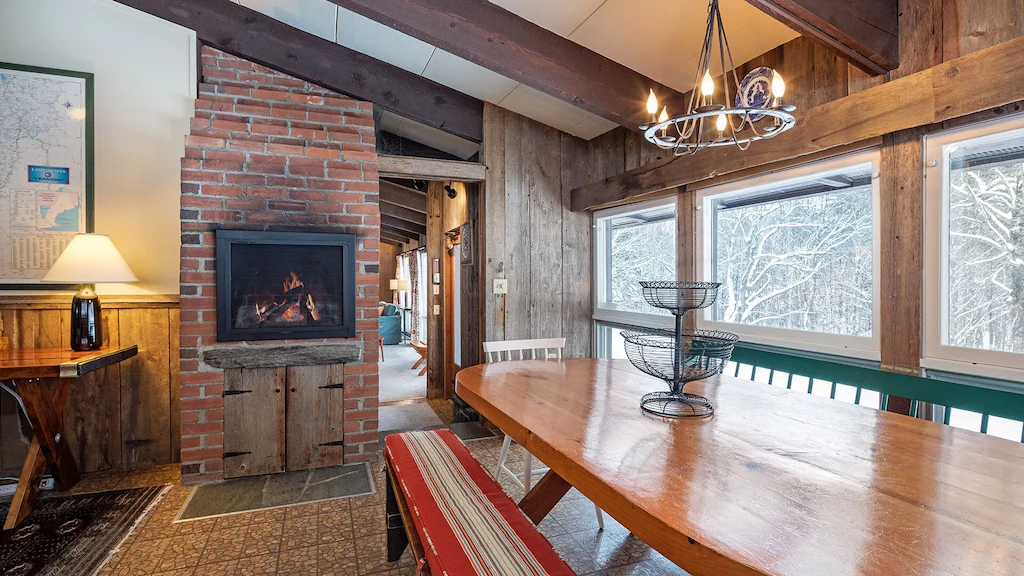 A Walk to Toll Road Ski Lift or A 3 Minute Drive to Ski Resort Dining with secondary fireplace