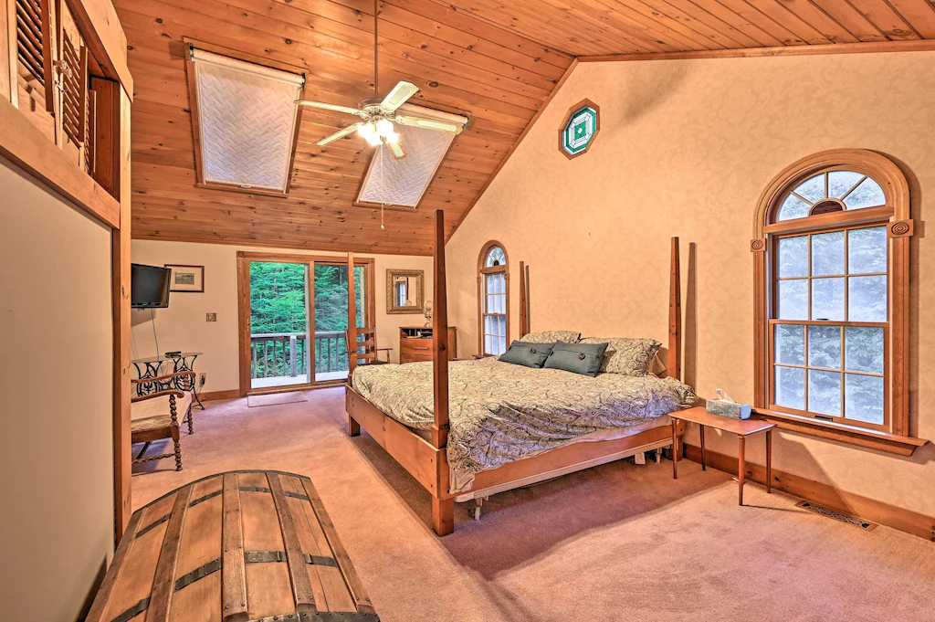 Beautiful Jay Peak Home Near Creek & Waterfalls Master Bedroom