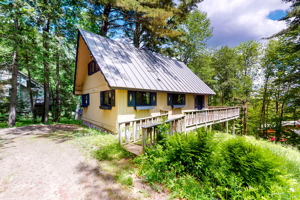 Classic ski home with hot tub, washer:dryer, mountain views Exterior Summer