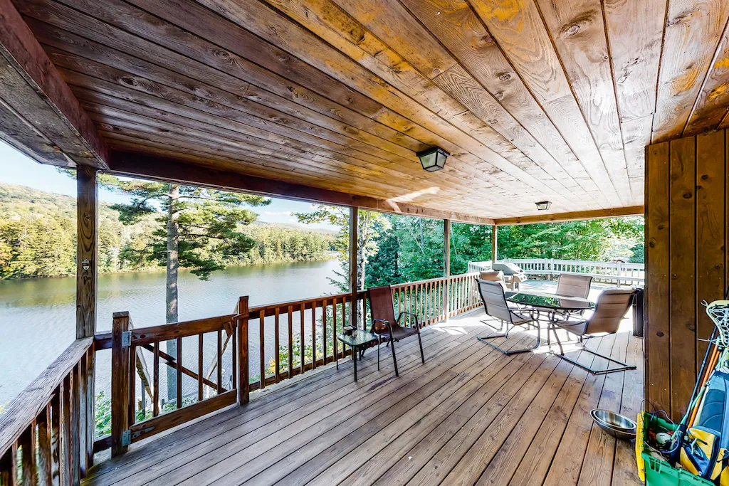 Dog-friendly, lakeside home w:wood-burning fireplace:private Deck with Lake view
