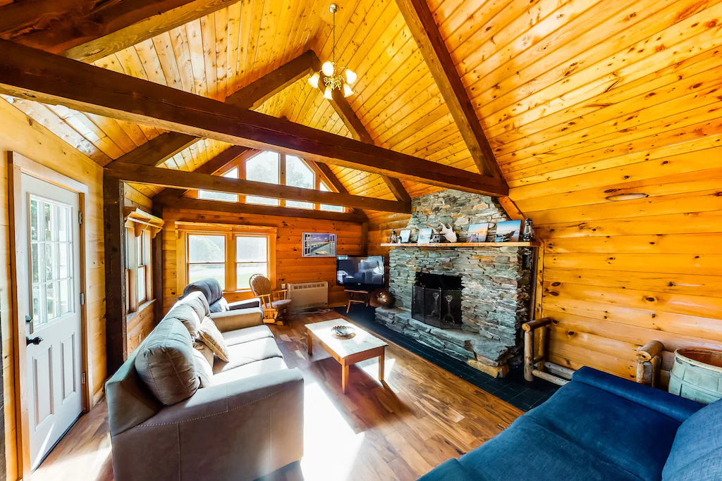 Dog-friendly, lakeside home w:wood-burning fireplace:private Fireplace Living Room