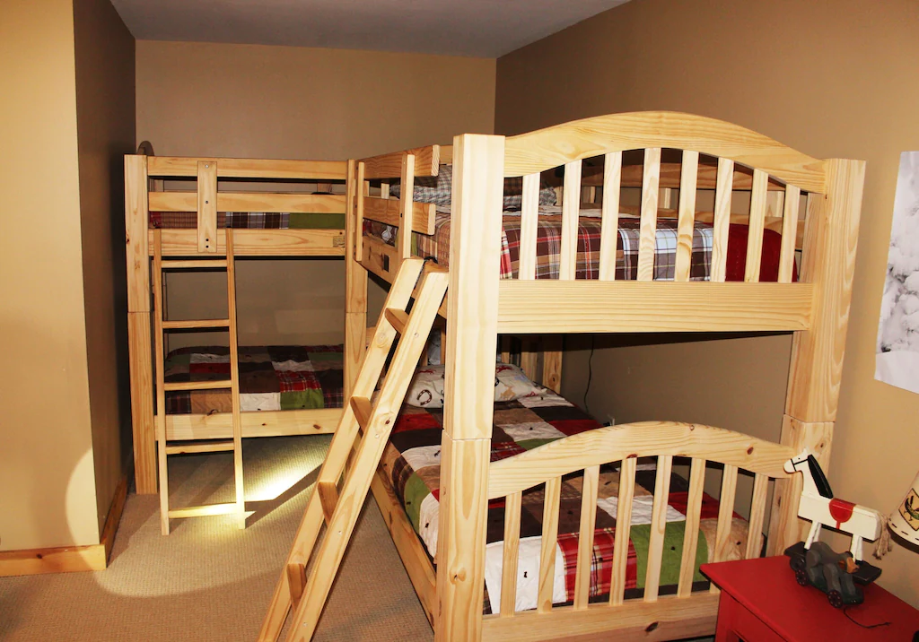 EXCEPTIONAL MOUNTAIN RETREAT Bunk Room