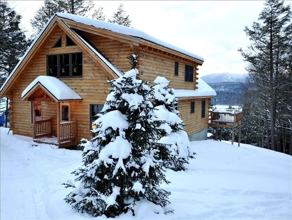 EXCEPTIONAL MOUNTAIN RETREAT Log Cabin Exterior