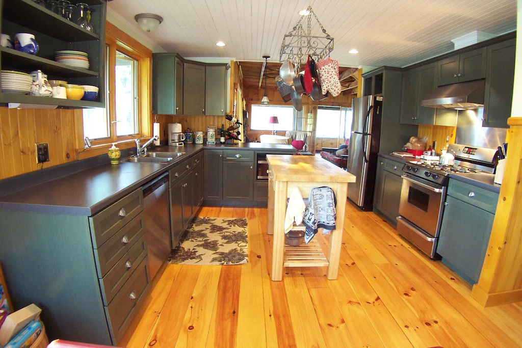 Fabulous All-Season Lakehouse, 600' Lakefront, Lake Eden Kitchen